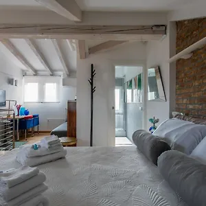 https://biennale-gallery-loft.hotelslidodijesolo.com